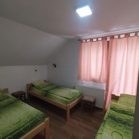 Domacinstvo Kod Gere Panzió Crni Vrh Szoba fotó